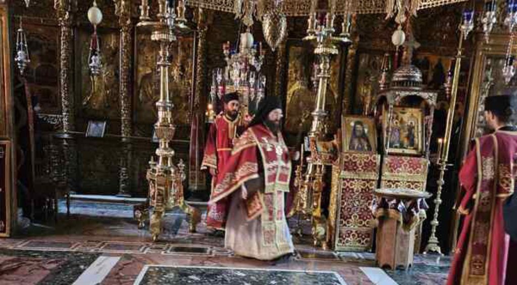 Епископ Нектарије началствовао светом Литургијом у Ватопеду