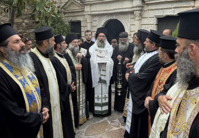 Λιτανευτική Κάθοδος της Ιεράς Εικόνας της Παναγίας Χαρακιανής