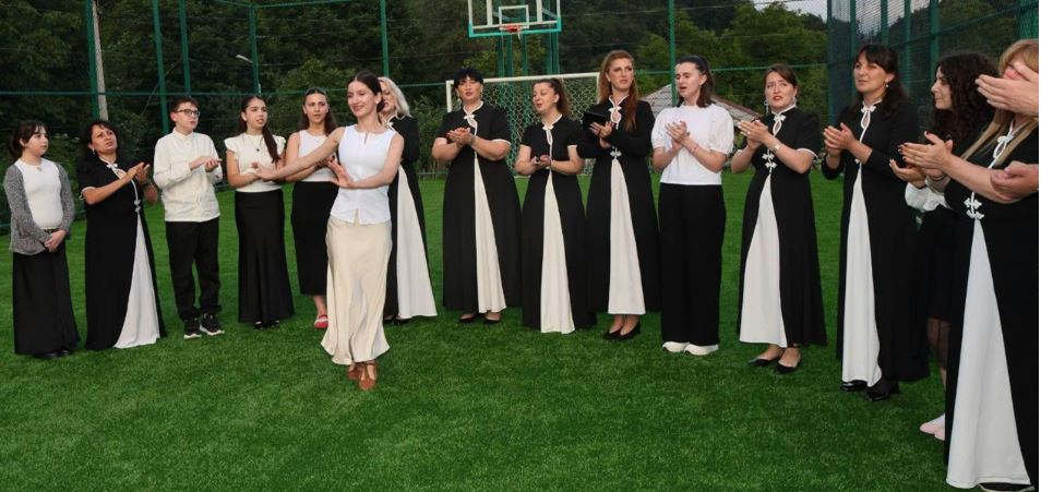 რუსთავის წმინდა გიორგის სახელობის ტაძართან არსებულმა გუნდმა ლეჩხუმის სოფლებში კონცერტები გამართა