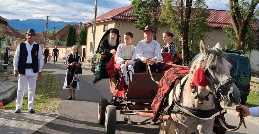Mitropolitul Serafim, în mijlocul comunității pe care a păstorit-o prima dată ca preot