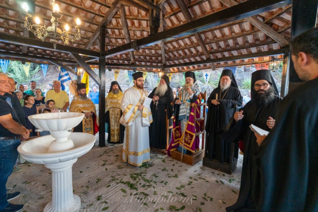 Ο Επιδαύρου Νικόδημος στην Ι.Μ. Μεταμορφώσεως Καμένων Βούρλων