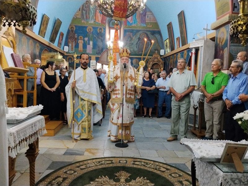 Ο Μητροπολίτης Παροναξίας στον Ιερό Ναό Αγίου Γεωργίου στον Κυνίδαρο Νάξου