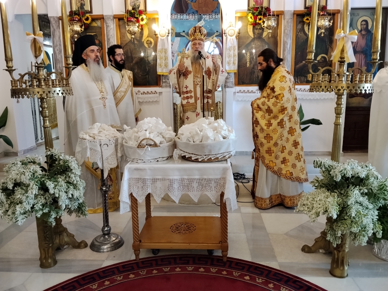 Ο Μητροπολίτης Παροναξίας στον πανηγυρίζοντα Ιερό Ναό Τιμίου Προδρόμου στον Απόλλωνα της Νάξου