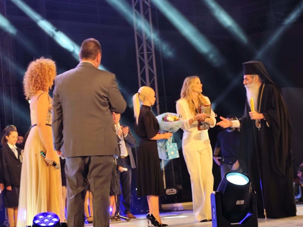 Από την μεγαλειώδη φιλανθρωπική συναυλία της Ιεράς Μητρόπολης Πειραιώς στο Βεάκειο