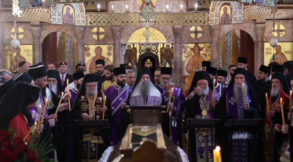 Патријарх Порфирије служио опело новопрестављеном генералу Ратку Младићу