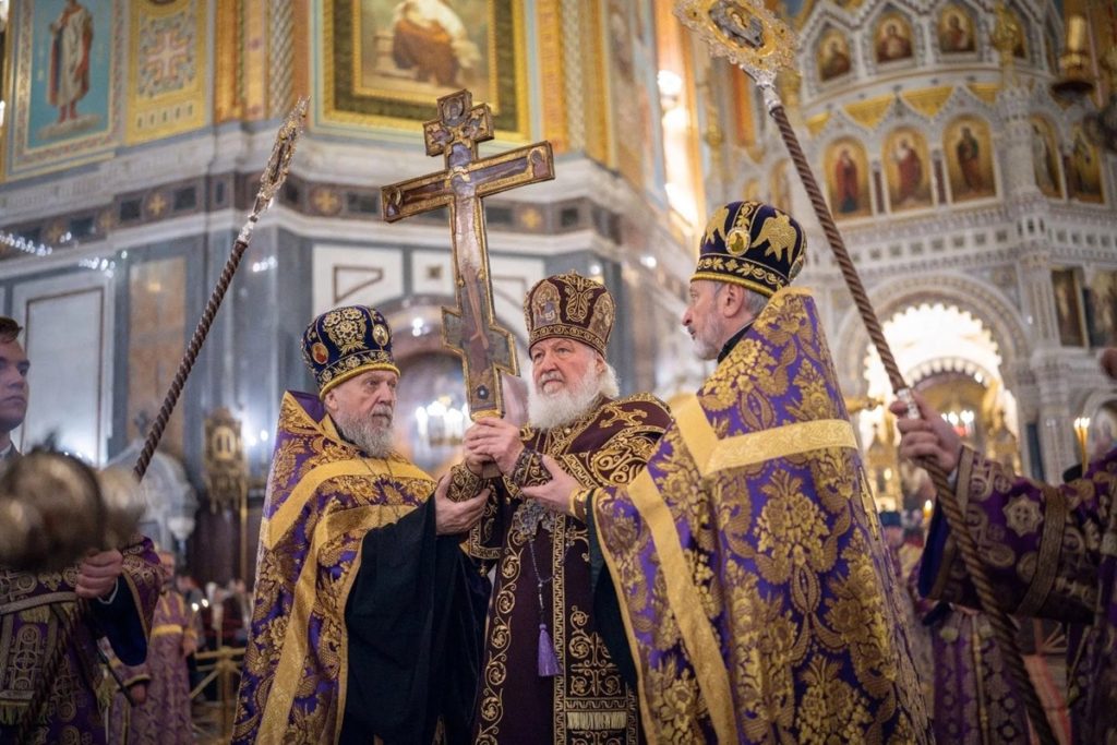 В канун праздника Воздвижения Креста Господня Святейший Патриарх Кирилл совершил всенощное бдение в Храме Христа Спасителя