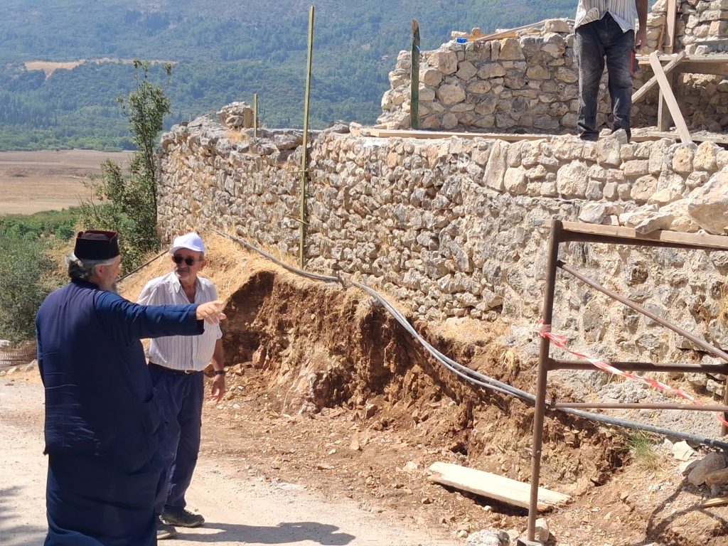 Ο Λευκάδος Θεόφιλος στα έργα αποκατάστασης της ανατολικής πτέρυγας της Ι.Μ. Γενεσίου Τιμίου Προδρόμου