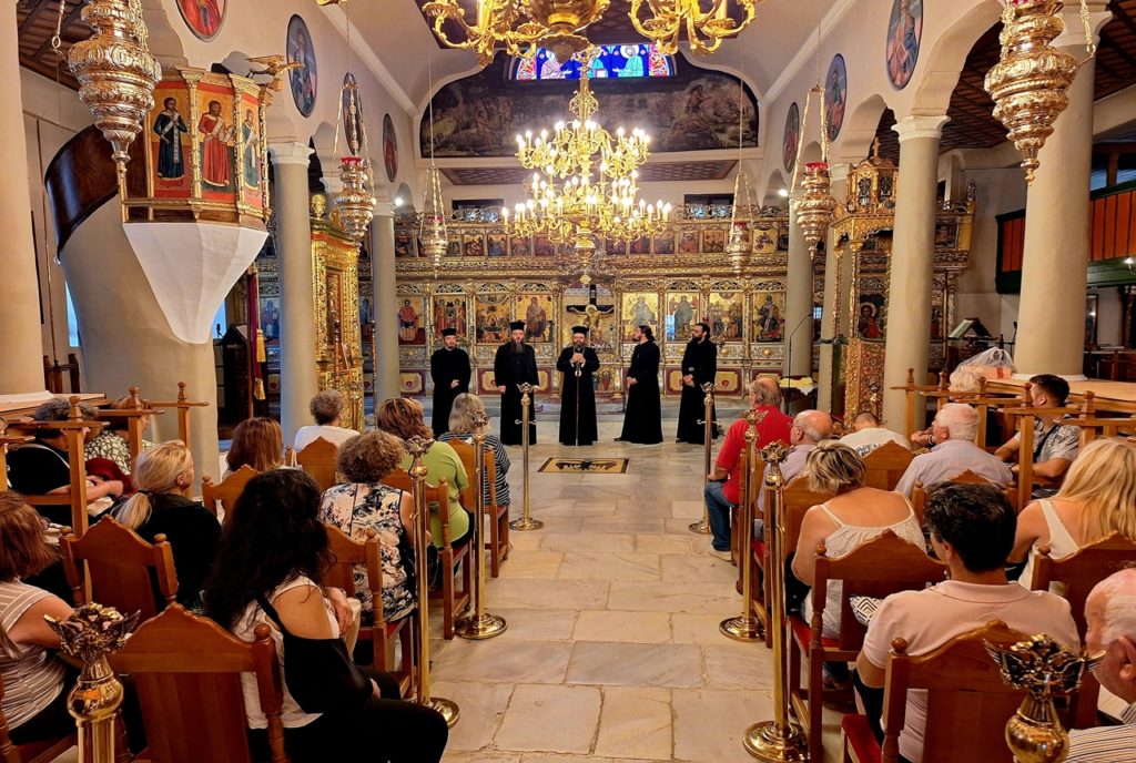 Επίσκεψη προσκυνητών από την Ιερά Μητρόπολη Ιερισσού στον Μητροπολίτη Μαρωνείας