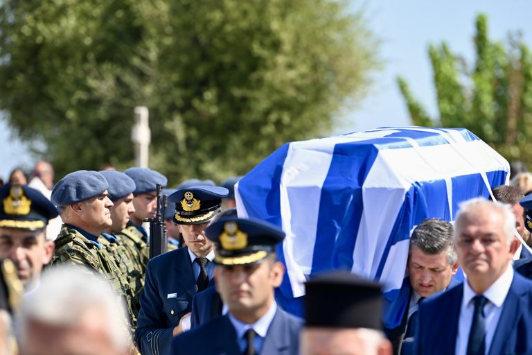 Σε κλίμα οδύνης οι κηδείες των δύο πιλότων του Phantom