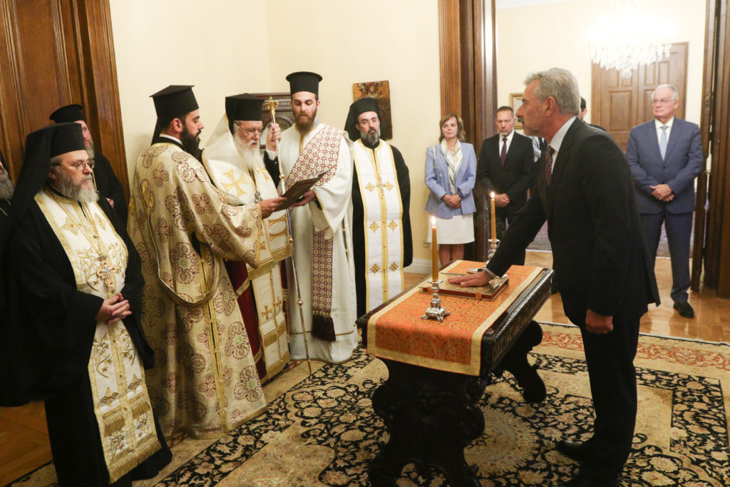 Ορκωμοσία του Υποδιοικητή της Τράπεζας της Ελλάδoς από τον Αρχιεπίσκοπο Ιερώνυμο