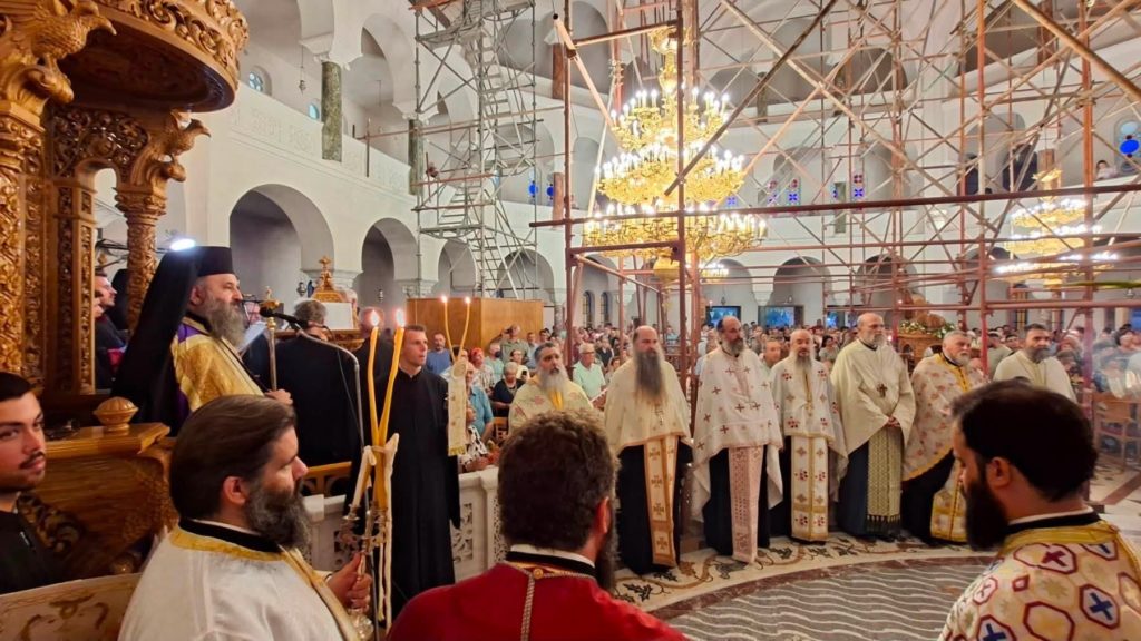 Τρισαρχιερατικός Εσπερινός στην Αίγνα για την ανακομιδή των λειψάνων του Αγίου Νεκταρίου