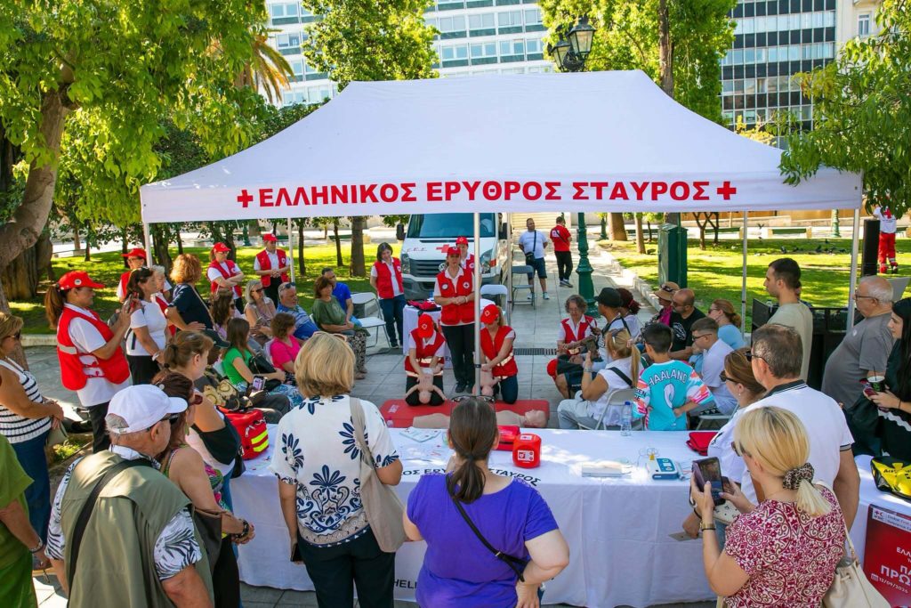 Ο Ελληνικός Ερυθρός Σταυρός τίμησε την Παγκόσμια Ημέρα Πρώτων Βοηθειών με μεγάλη δράση στο Σύνταγμα