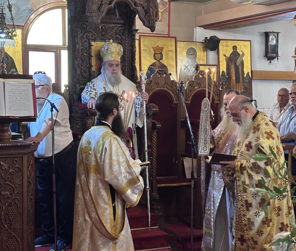 Θεία Λειτουργία στον πανηγυρίζοντα Ιερό Ναό Αγίων Αυξεντίου και Ευσταθίου στη Λάρνακα
