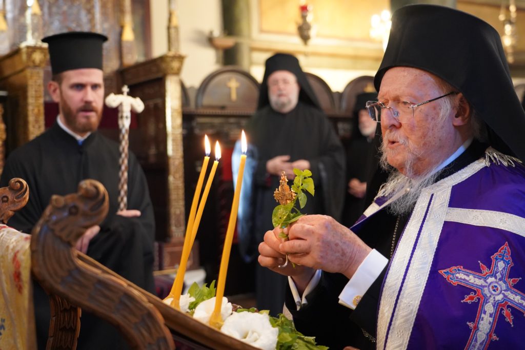 Η εορτή της Υψώσεως του Τιμίου Σταυρού στο Οικουμενικό Πατριαρχείο – Απονομή Οφφικίου στον Απόστολο Κραλίδη