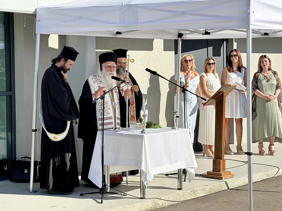 Αγιασμοί σε Σχολεία από τον Μητροπολίτης Νέας Σμύρνης
