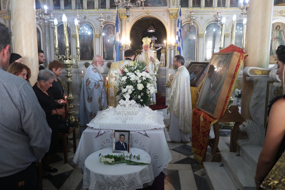 Ο Σύρου Δωρόθεος στον Ιερό Ναό Αγίου Γεωργίου Στενιών Άνδρου