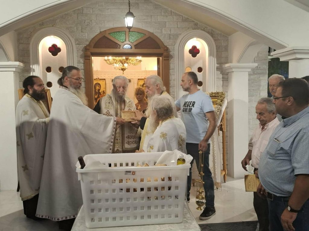Αρχιερατικός Εσπερινός Ανακομιδής Λειψάνων Αγίου Νεκταρίου στο Κέντρο Υγείας Αλιβερίου