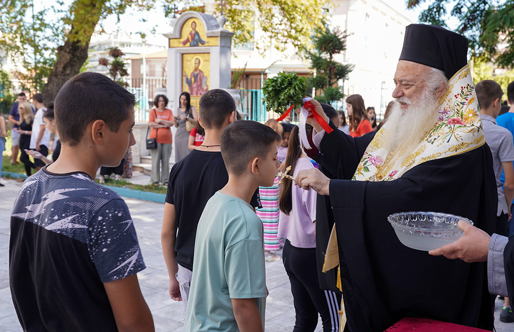 Βεροίας Παντελεήμων προς μαθητές για τη νέα σχολική χρονιά: «Ο Αγιασμός είναι η προσευχή της Εκκλησίας για σας»