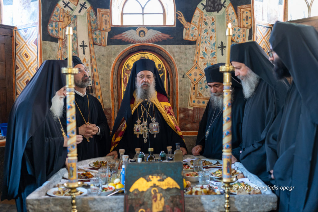 H Κοίμηση της Θεοτόκου στην Ι.Μ.Μ. Βατοπαιδίου: Πνευματικοί λόγοι στην τράπεζα (ΒΙΝΤΕΟ)