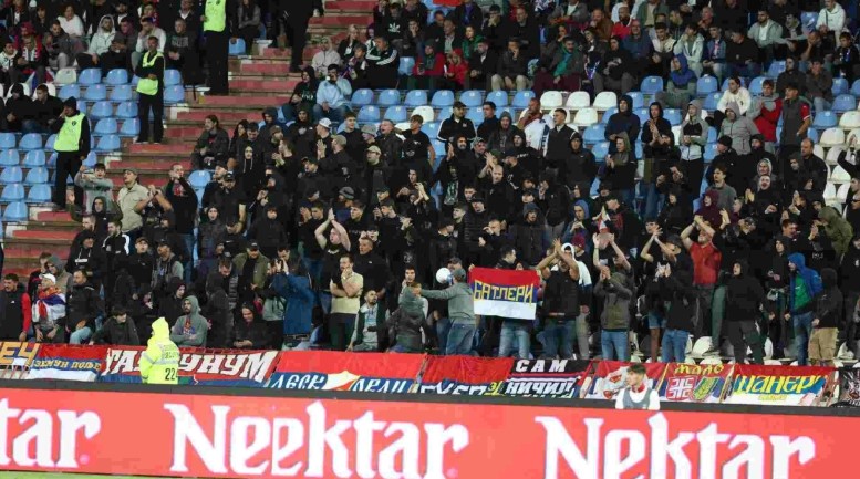 «Ελλάς – Σερβία – Ορθοδοξία»: Το κοινό σύνθημα Ελλήνων και Σέρβων φιλάθλων στο Βελιγράδι