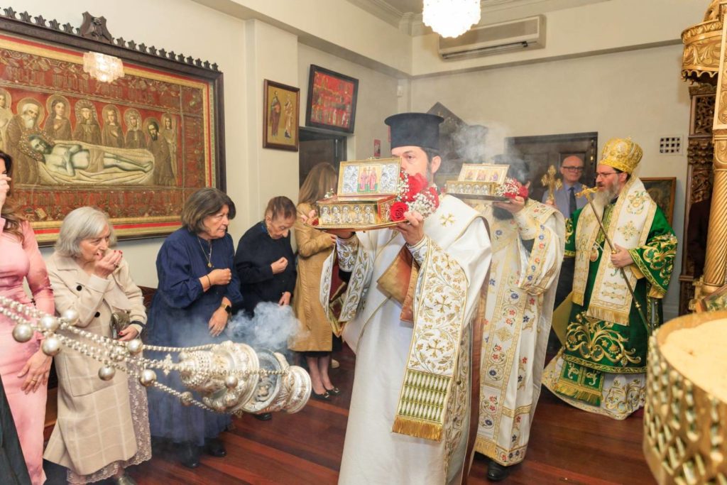 Ο Επίσκοπος Πέρθης παρέδωσε ιερά λείψανα στην Ενορία Αγίων Κωνσταντίνου και Ελένης Northbridge