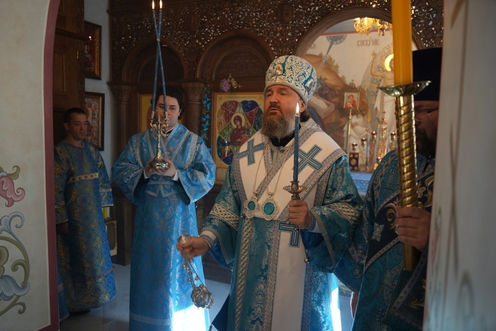 Управляющий делами Московской Патриархии освятил храм при Главном управлении МЧС России по г. Москве
