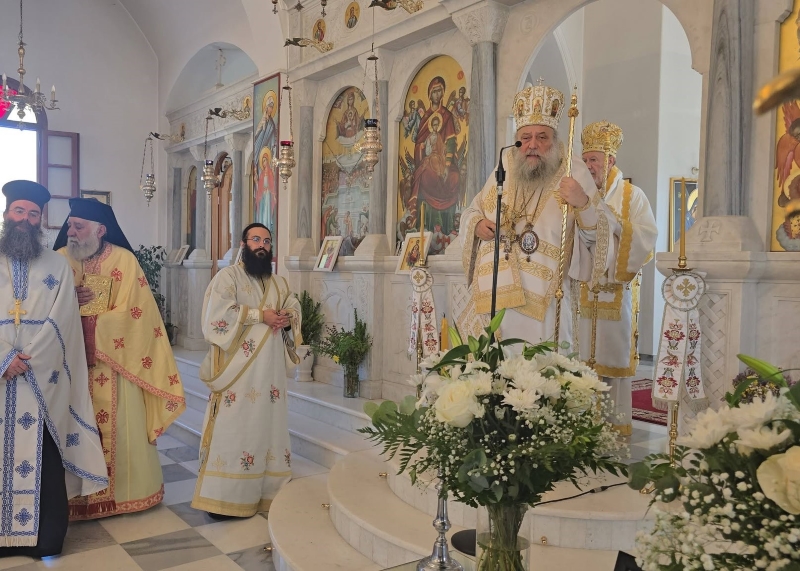 Λαμπρός ο εορτασμός του Αγίου Εθνομάρτυρος Χρυσοστόμου Σμύρνης στο Άσπρο Χωριό Πάρου