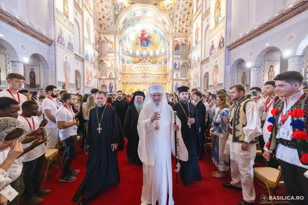 Η τελετή έναρξης της Διεθνούς Συνάντησης Ορθοδόξων Νέων στο Βουκουρέστι – Το μήνυμα του Πατριάρχη Ρουμανίας