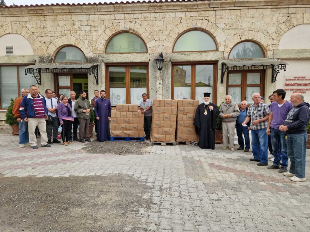 Διανομή δεμάτων στη Μητρόπολη Διδυμοτείχου