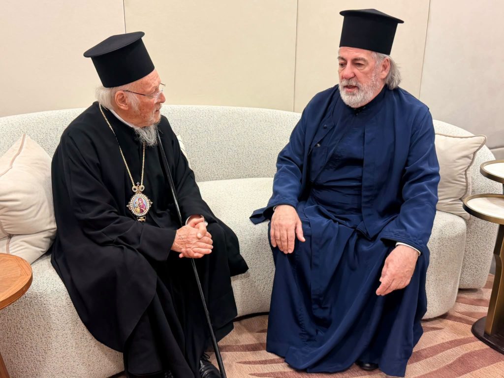 Στη Μεγάλη Βρεταννία αφίχθη ο Οικουμενικός Πατριάρχης – Θα έχει συνάντηση στη Σκωτία με τον Βασιλιά Κάρολο Γ’
