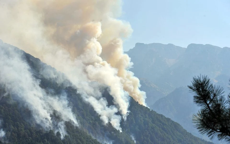Konitsa wildfire enters 10th day, defying rain