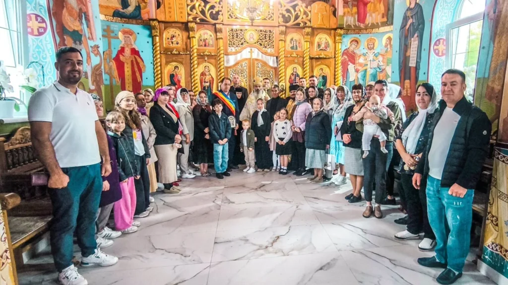 Liturghie arhierească la Mănăstirea Ulmu: Mitropolitul Antonie i-a îndemnat pe credincioși să rămână în iubirea lui Hristos