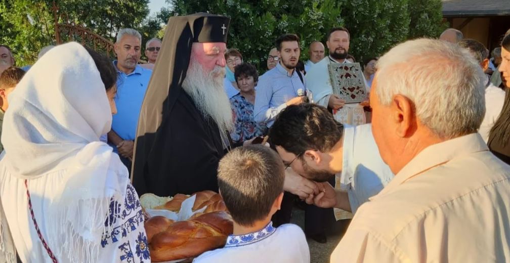200 de ani de la sfințirea unei biserici bănățene: Pe fiecare cărămidă stă scris câte un nume, a spus Mitropolitul Ioan
