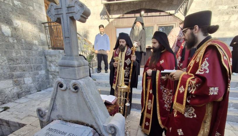 Владика Пајсије служио помен Митрополиту Митрофану Бану