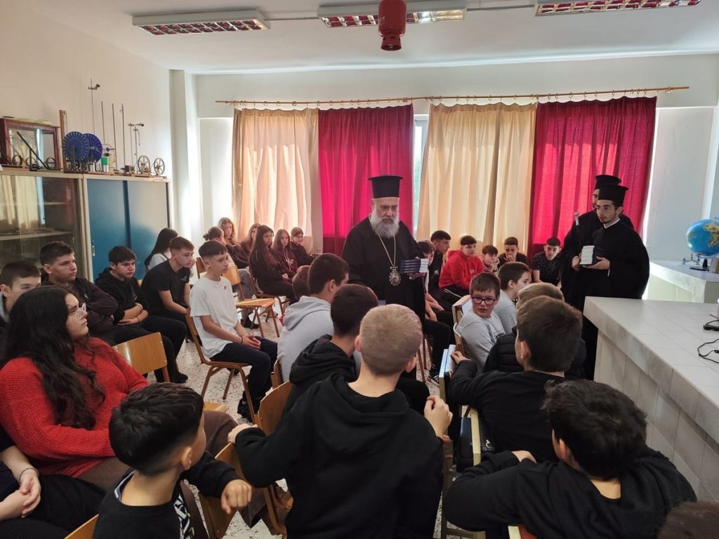 Επίσκεψη του Μητροπολίτου Θεσσαλιώτιδος σε σχολεία της Βαμβακούς και των Φαρσάλων