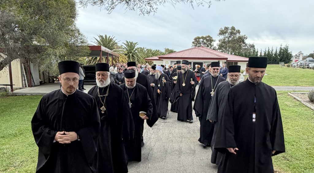 Патријарх Порфирије у Новом Каленићу: Нећемо одустати од тога да смо браћа. Учинићемо све, борићемо се и трпети да бисмо били у заједници!