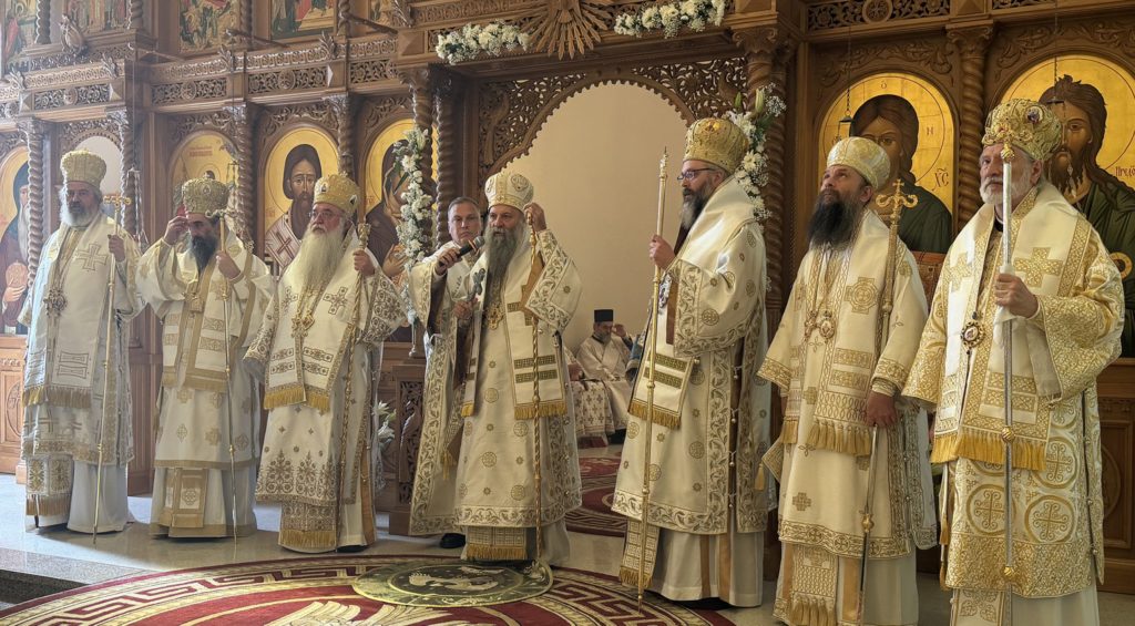 Патријарх Порфирије на празник Покрова Пресвете Богородице служио у манастиру Нови Каленић