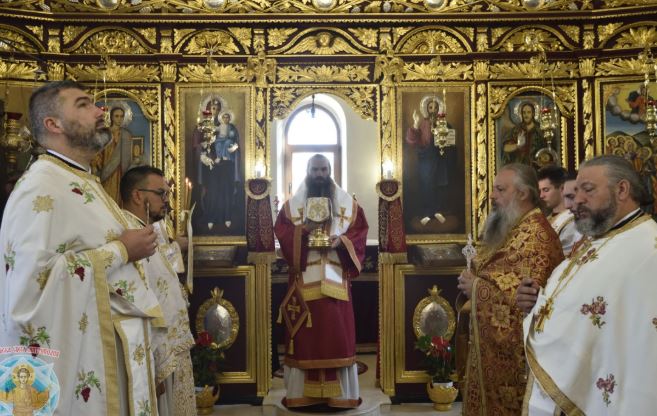 Архиерейска литургия и водосвет с обновяване на гробищния храм в кв. „Драгалевци“