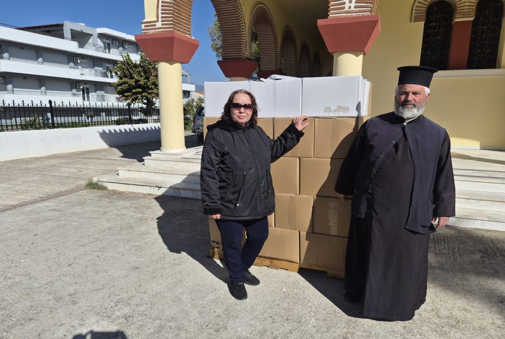 Διανομή δεμάτων-τροφίμων από την Ι.Μ. Μαρωνείας