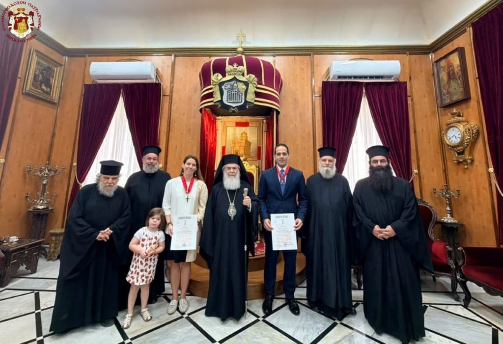 Τιμητική διάκριση σε δύο Έλληνες διπλωμάτες από τον Πατριάρχη Ιεροσολύμων