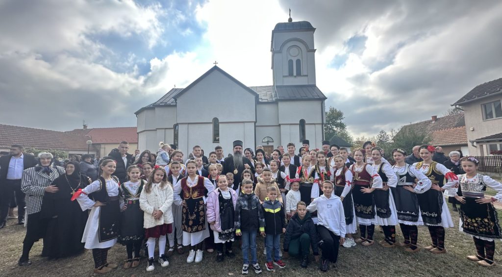 Девет деценија храма у Клењу