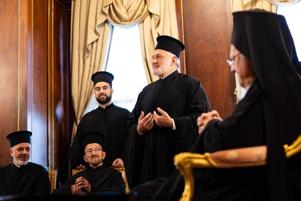 Αμερικής Ελπιδοφόρος σε Οικ. Πατριάρχη: Αντανακλούμε το φως του Φαναρίου