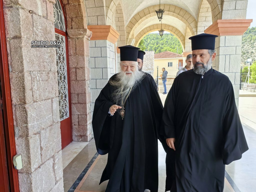 Ο πρώην Καλαβρύτων Αμβρόσιος στον Ι.Ν. Ευαγγελιστρίας Ναυπλίου – “Έρχομαι ως απλός προσκυνητής στην Παναγία”