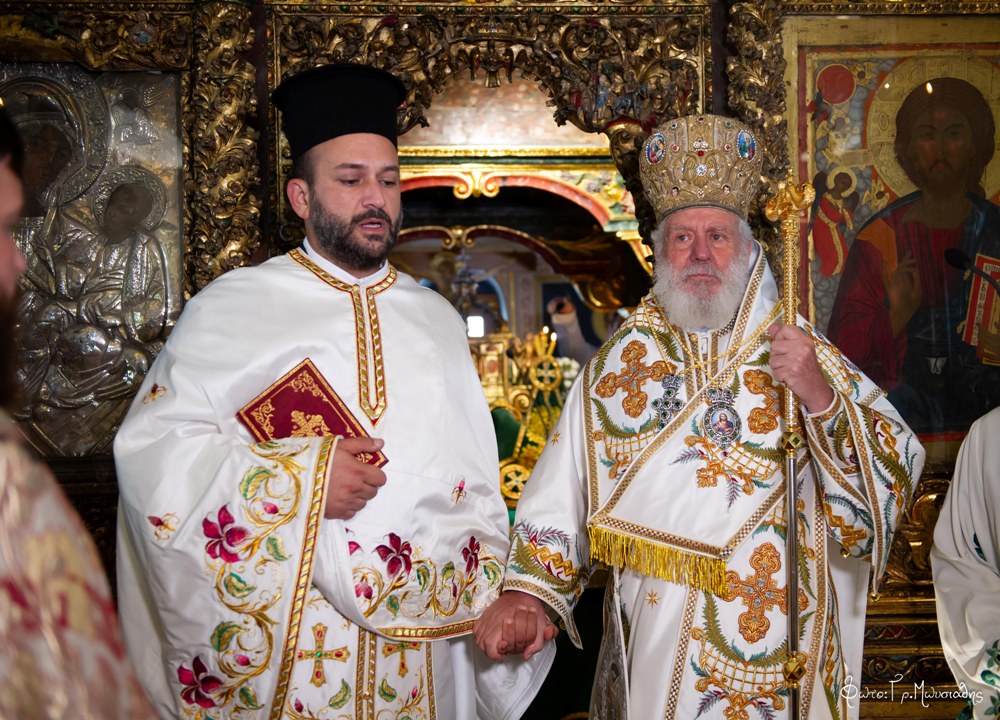 Εορτασμός της Συνάξεως των Τριών Νεοφανών Οσίων Πορφυρίου, Παϊσίου και Ιακώβου και χειροτονία Πρεσβυτέρου στη Μύκονο