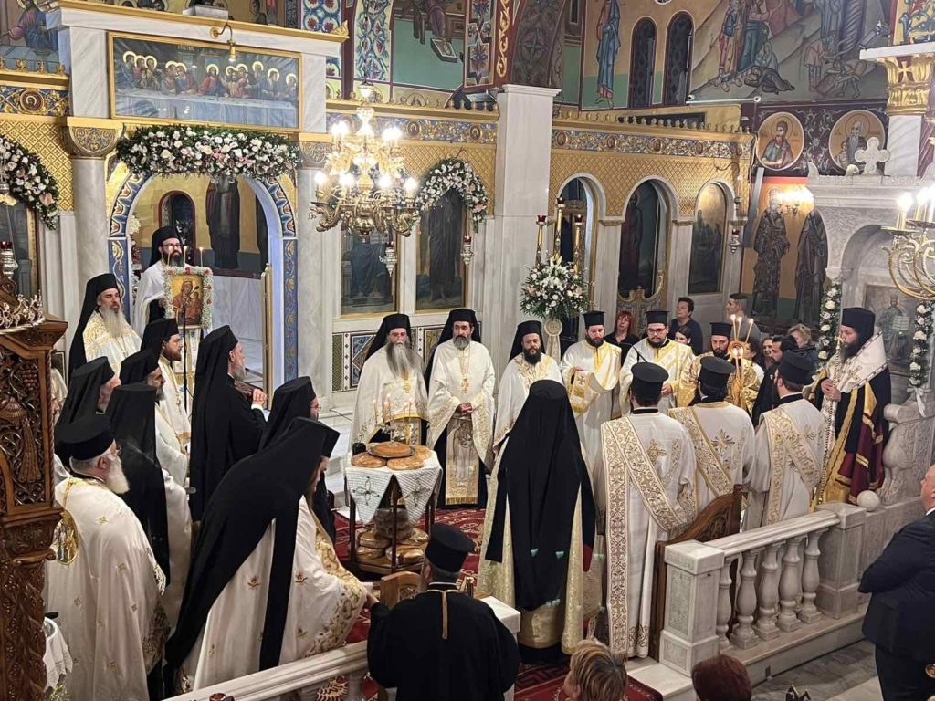 Πολυαρχιερατικός Εσπερινός Συνάξεως Παναγίας Βουρλιώτισσας και υποδοχή Τιμίου Ξύλου στη Ν. Φιλαδέλφεια