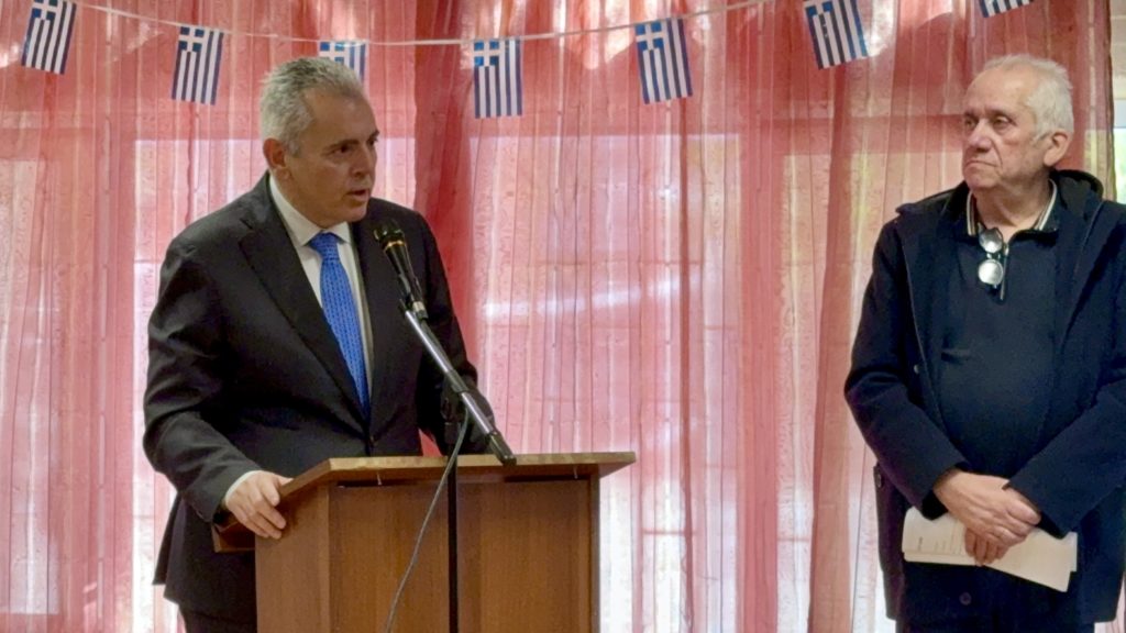 O Μάξιμος Χαρακόπουλος στη γιορτή του Πρότυπου Λυκείου Λάρισας για την Eθνική Eπέτειο του «Όχι»