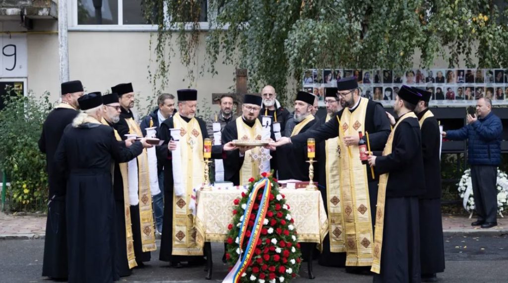 Προσευχή για τα θύματα πυρκαγιάς σε νυχτερινό κέντρο του Βουκουρεστίου 11 χρόνια μετά την τραγωδία