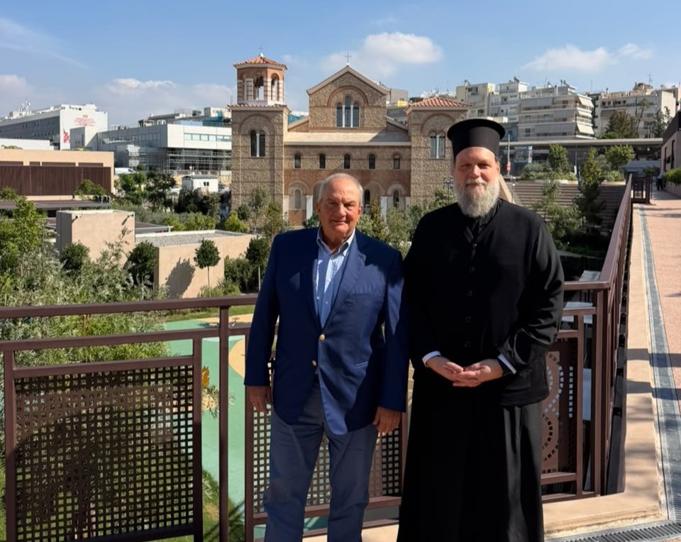 Ο πρώην Πρωθυπουργός Κώστας Καραμανλής στο «Ιωνικό Κέντρο» της Ι.Μ. Νέας Ιωνίας