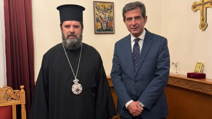 Ο Υφυπουργός Μακεδονίας και Θράκης Κώστας Γκιουλέκας στον Αρχιεπίσκοπο Αλβανίας Ιωάννη