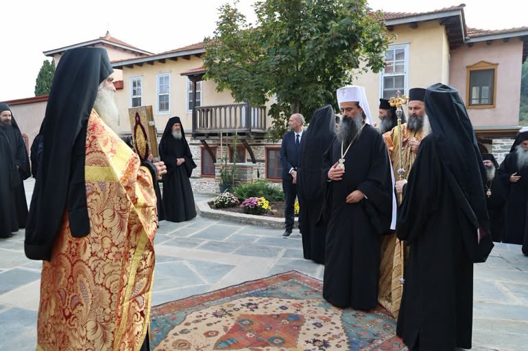 Бугарски Патријарх у посети хиландарској келији Светог Николаја Мирликијског – „Буразери“
